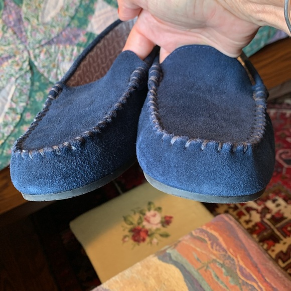 Lands End Navy Blue Suede Leather Moccasins. Soft flannel insoles. Worn once. 8 - Picture 5 of 6
